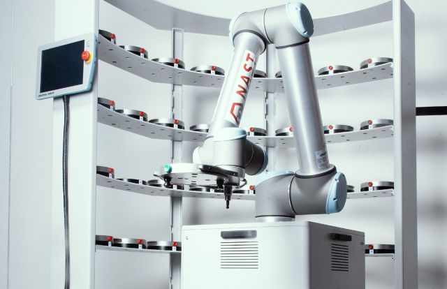 NAST Automation UR10 Anlage Beschickung Fräsmaschine