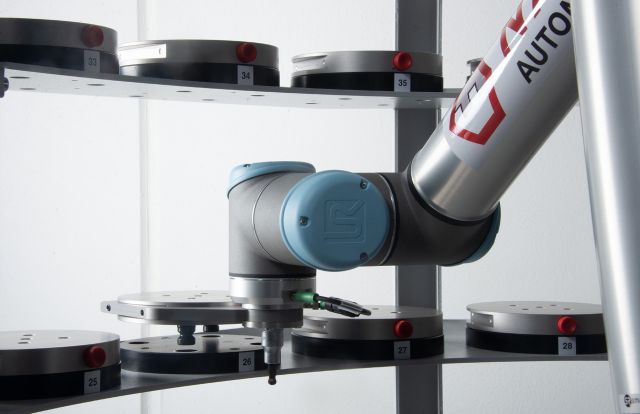 NAST Automation Universal Robots Anlage Beschickung NAST Automation Universal Robots Anlage Beschickung
