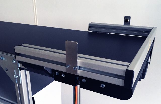 NAST Automation Universal Robots UR+ Förderband Bauteilbügel Sensor NAST Automation Universal Robots UR+ Förderband Bauteilbügel Sensor