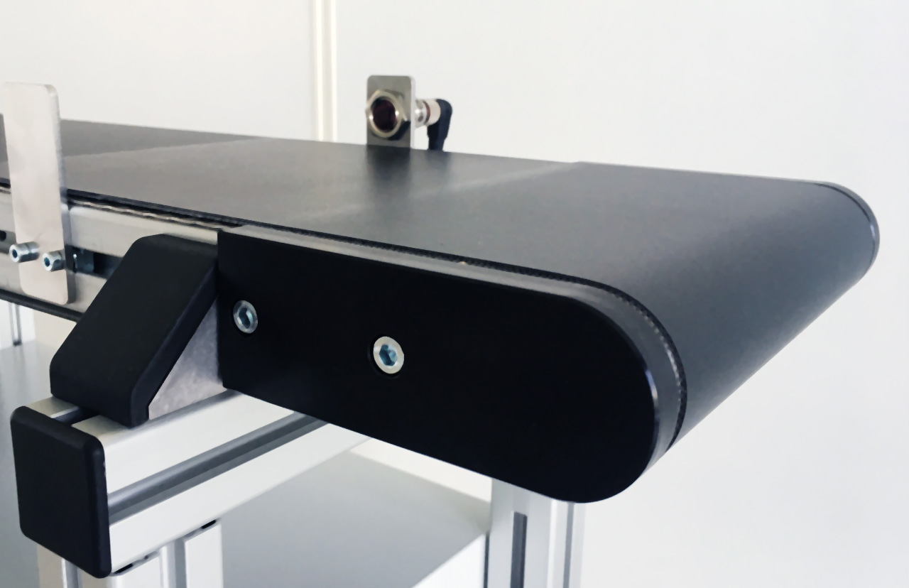 Universal Robots UR+ Förderband + Sensor Universal Robots UR+ Förderband + Sensor