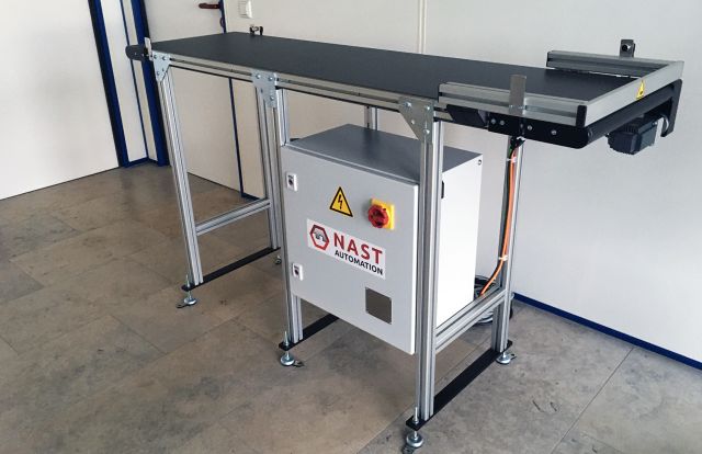 Universal Robots UR+ Förderband, 2 Sensoren, Bauteilbügel Universal Robots UR+ Förderband, 2 Sensoren, Bauteilbügel