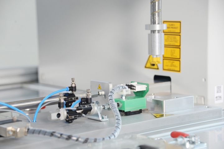 NAST Automation - Roboterzelle Mess- Prüfstation