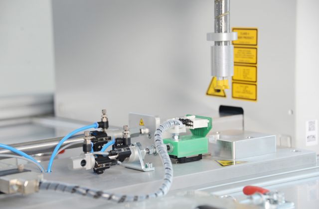 NAST Automation - Roboterzelle Mess- Prüfstation